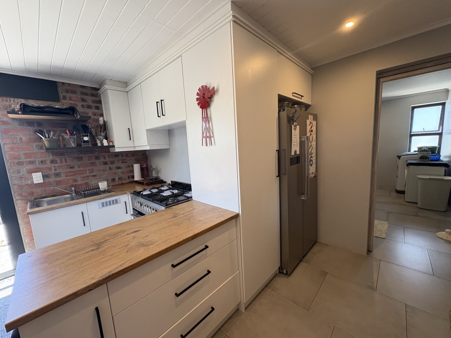 5 Bedroom Property for Sale in Pearl Bay Western Cape